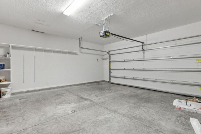 Building Photo - Spacious 4-Bedroom Home in Amelia Walk wit...