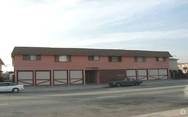 Building Photo - Wilmington Villas