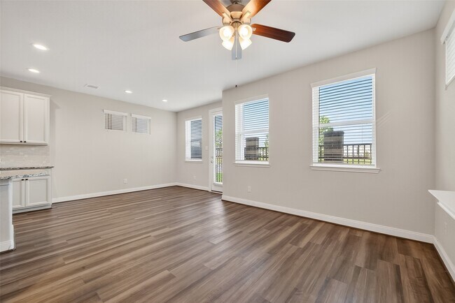 Building Photo - 9816 Magnolia Village Ln