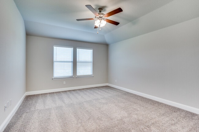 Building Photo - 211 Red Oak Dr