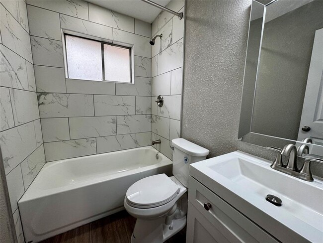 Building Photo - 202 W N Loop Blvd