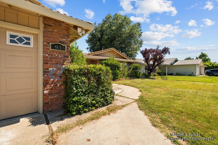 Building Photo - 935 Springoak Way