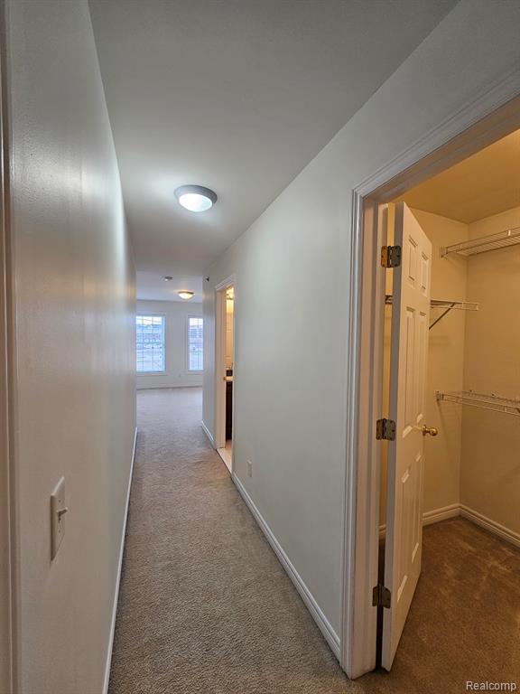 Building Photo - 264 Village Way S