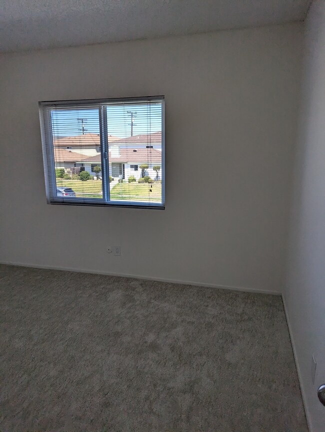 Front bedroom - 2960 W 235th St