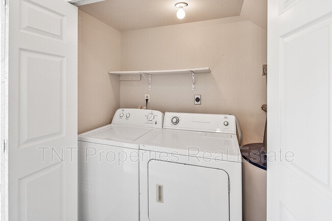 Building Photo - 2914 Prairie Flower Cir