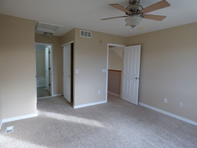 Building Photo - 805 Summer Hawk Dr