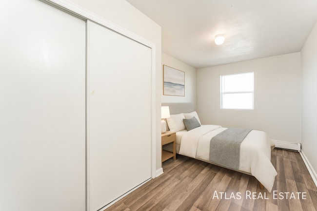 Building Photo - 3210 W Longfellow Pl