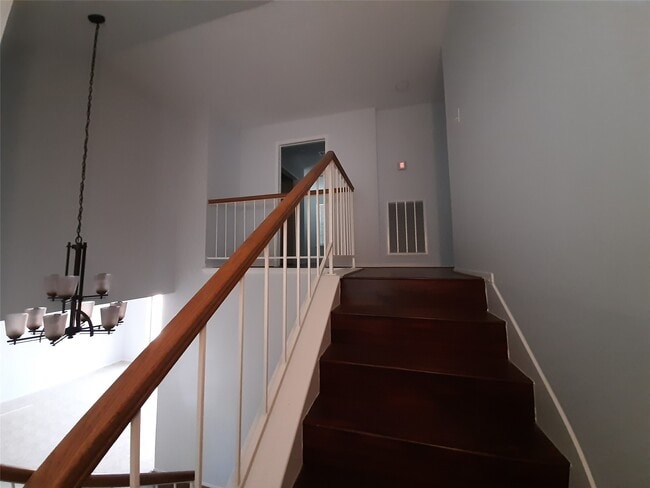 Building Photo - 8 Fawnchase Ct