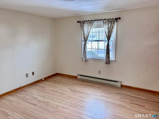 Building Photo - 160 Aimes Dr