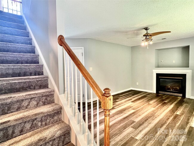 Building Photo - 6033 Briggs Dr