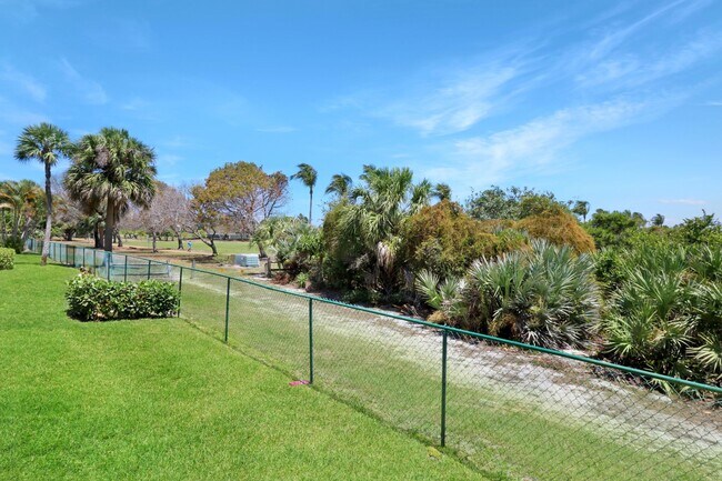 Building Photo - 717 S US Hwy 1