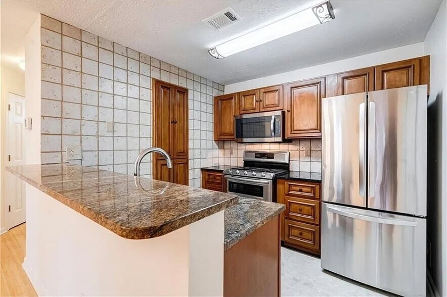 Building Photo - 2194 River Heights Ct SE