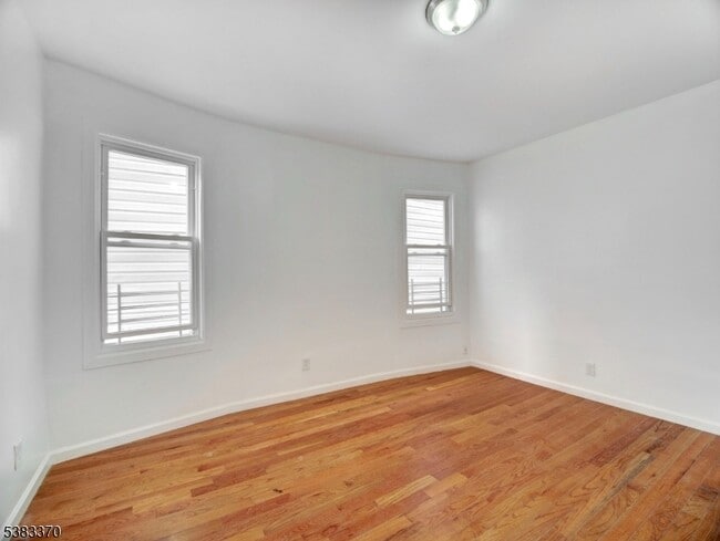 Building Photo - 329 S 19th St