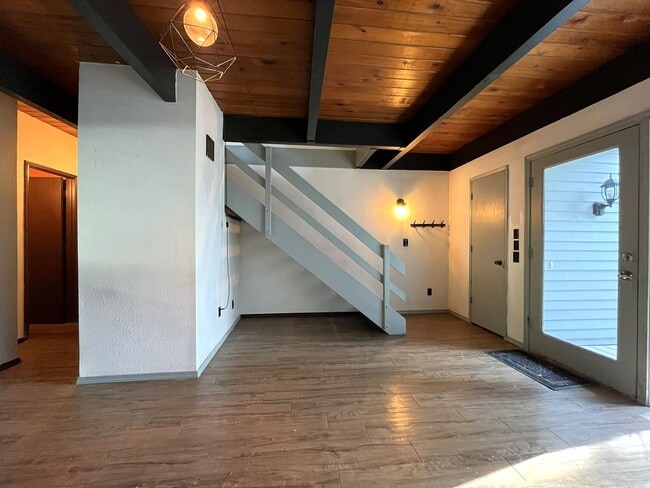 Building Photo - Cozy Portland Home with Spacious Living Room & Fenced Backyard