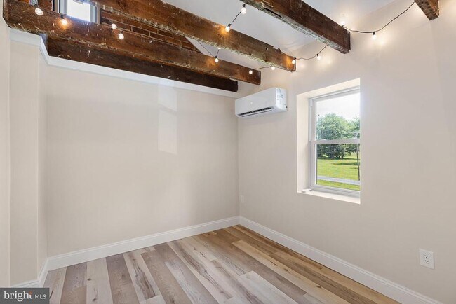 Building Photo - 563 Rosedale Rd