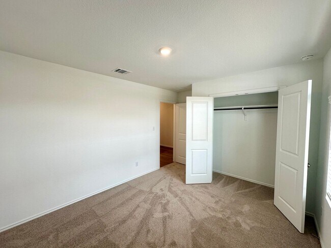 Building Photo - Beautiful Recently New Build Home in West ...