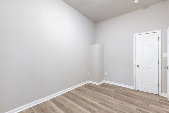 Building Photo - Remodeled 2-Bedroom Bungalow with Spacious Yard & 1-Car Basement Garage