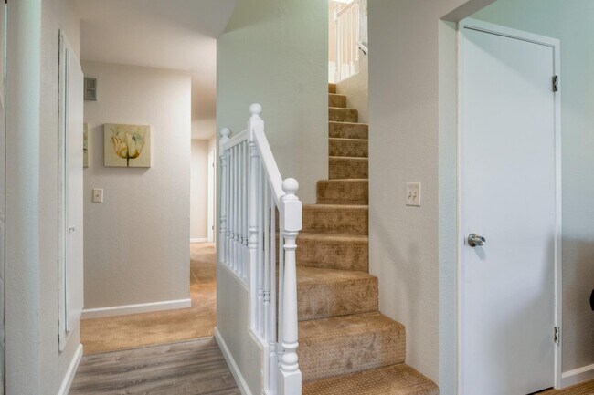 Building Photo - 546 Woodstock Way