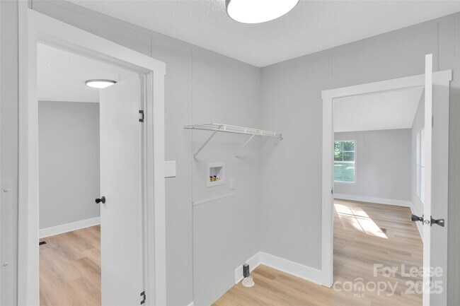 Building Photo - 166 Crystal Bay Dr