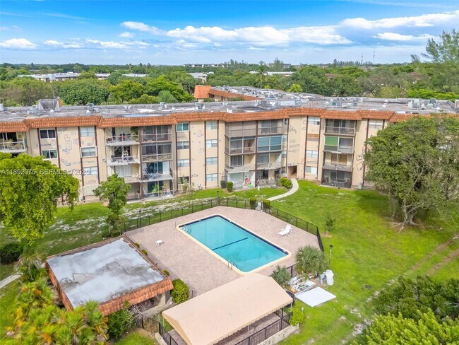 Building Photo - 6100 S Falls Cir Dr