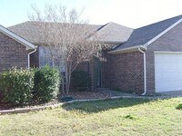 Building Photo - 1001 Brookhaven Dr