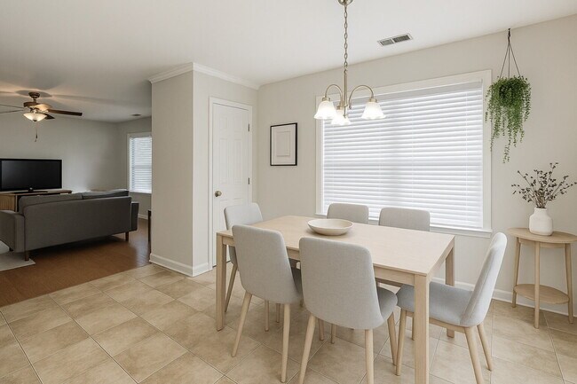 Building Photo - July special!!  Move in before August 1 an...