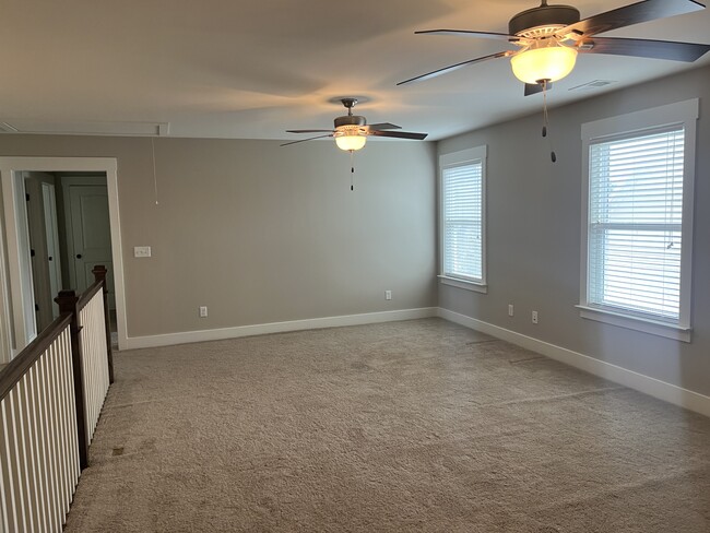 Building Photo - 5849 Longview Ln