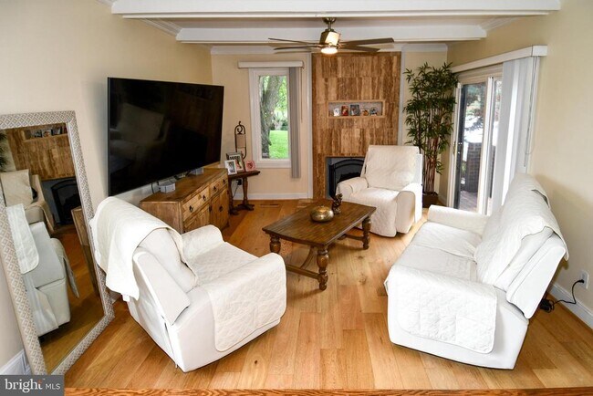 Building Photo - 9401 Hickory View Pl