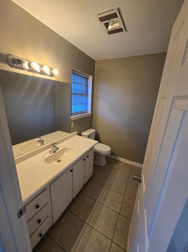 Building Photo - 3 Bedroom 2 Bathroom Brick Home in Pineville - Large Yard - $1600 per month