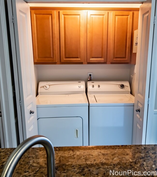 Building Photo - Beautiful 3 bedroom Condominium in Hazel Park