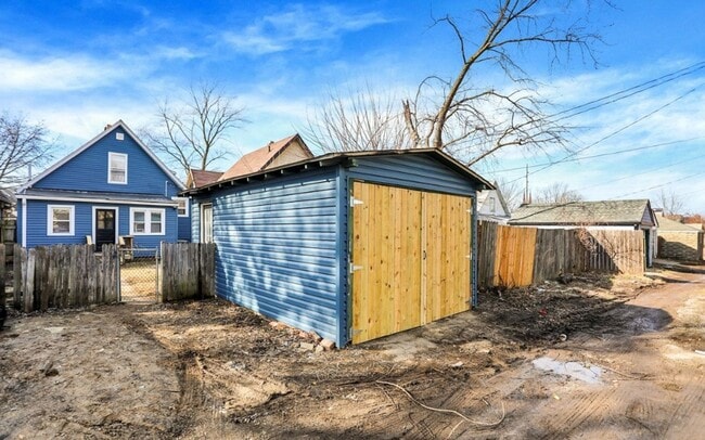 Building Photo - 3 Bed Home Accepting section 8 housing vouchers!