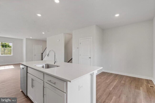 Building Photo - 16502 Green Glade Dr