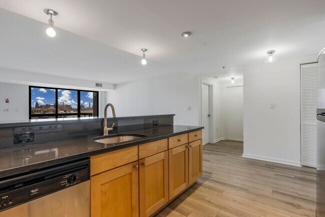 Building Photo - 759 2nd St
