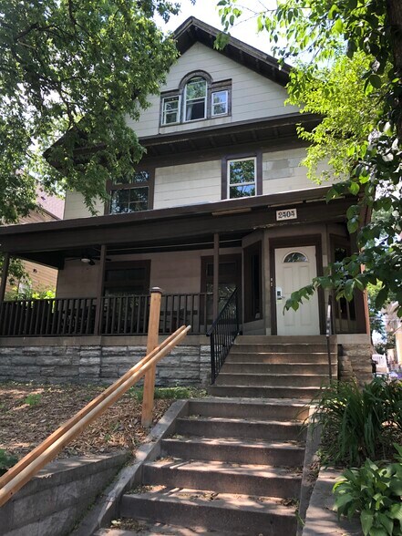 Building Photo - 2404 Lyndale Ave S