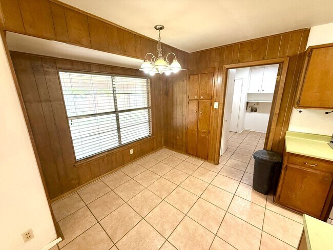 Building Photo - 4922 Lambeth Dr