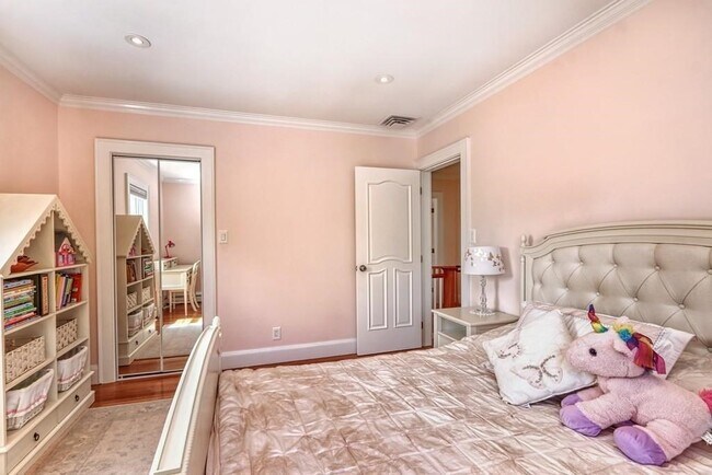 Building Photo - 5 Grassmere Rd