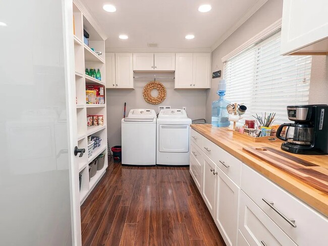 Building Photo - 4207 Rim Crest Dr