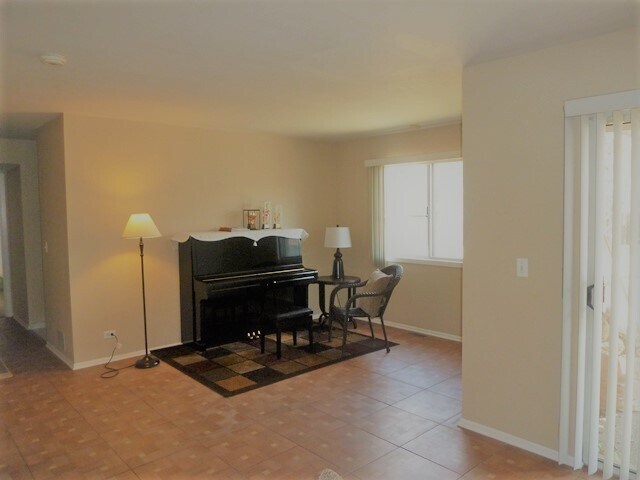 Building Photo - 107 Horatio Blvd