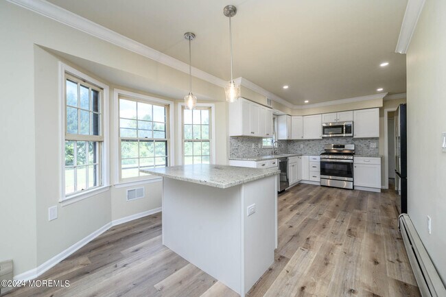 Building Photo - 8 Brandywine Dr