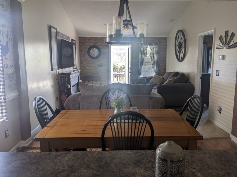 Building Photo - 230 Sunview Dr