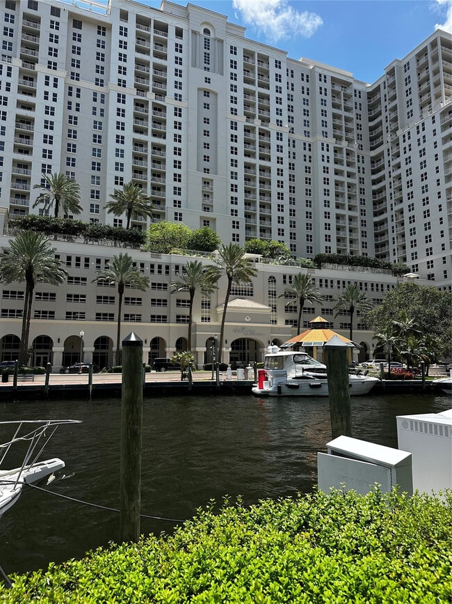 Building Photo - 511 SE 5 Ave