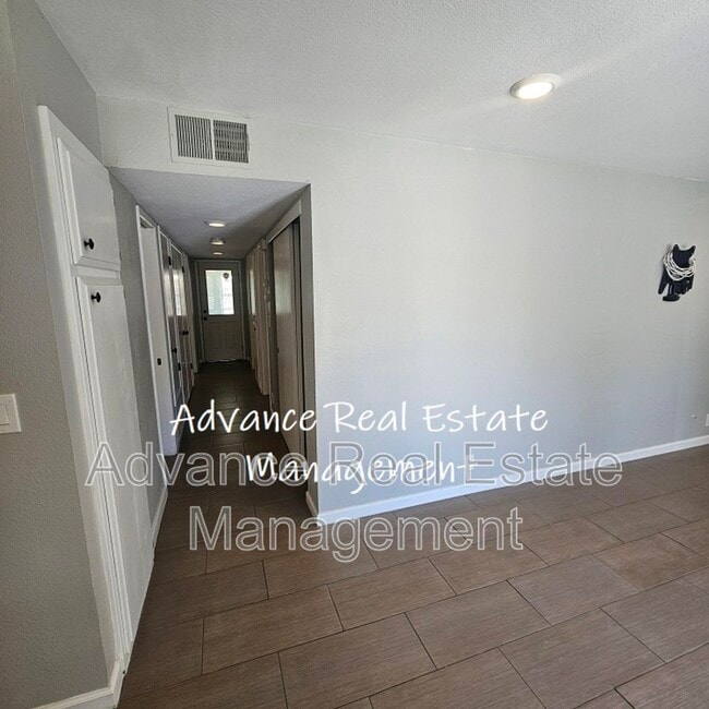 Building Photo - 1017 Bienville St