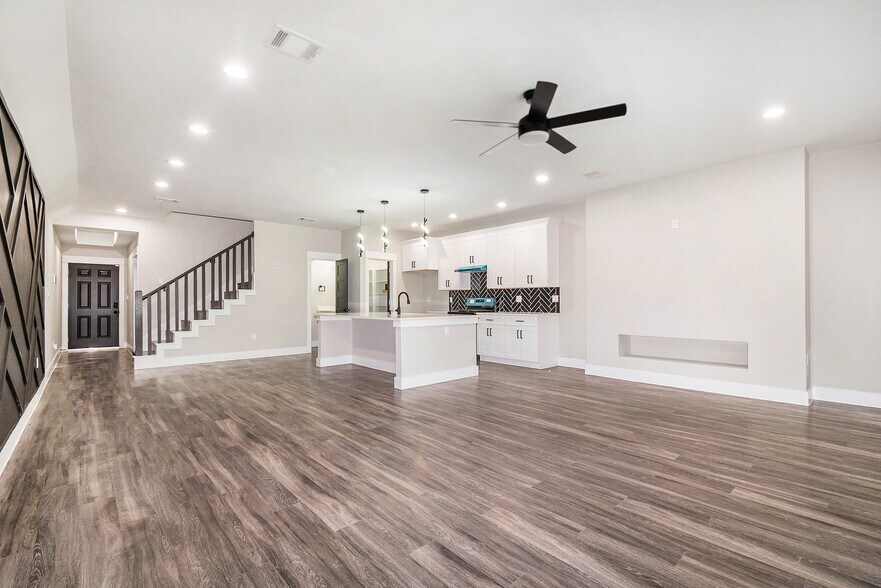 Building Photo - 8119 Venus St