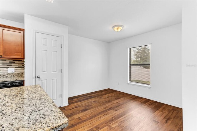 Building Photo - 661 Swallowtail Dr