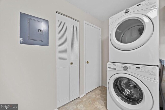 Building Photo - 10118 Little Pond Pl