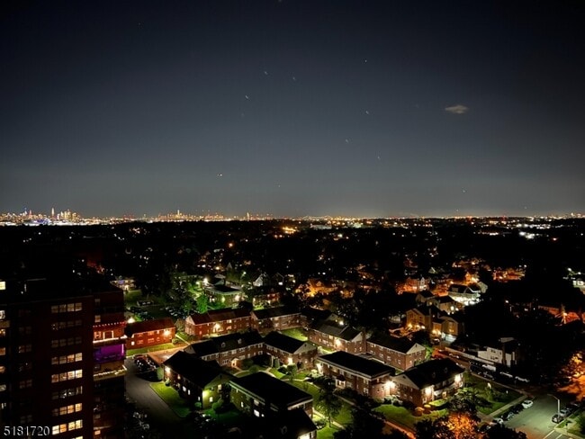 Building Photo - 285 Aycrigg Ave