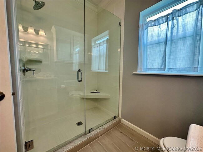 Building Photo - 397 NE Cabana Way