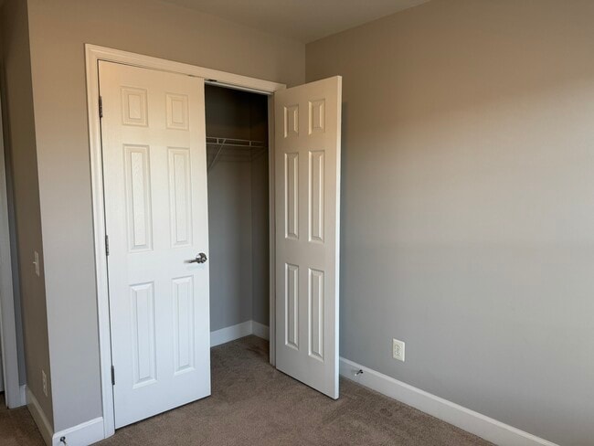 Building Photo - 14828 Potomac Branch Dr