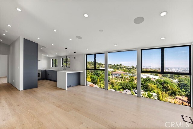 Building Photo - 9336 Lloydcrest Dr