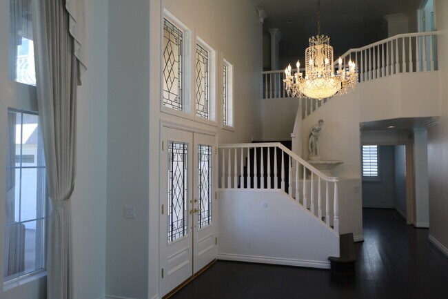 Building Photo - 14049 Claremont Ln